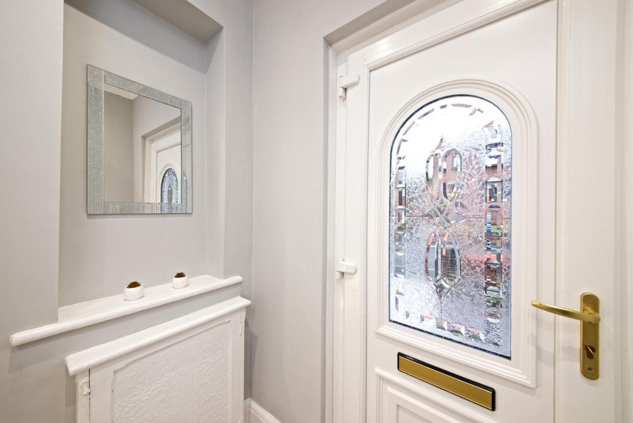 Beautiful Cozy Home With Free Parking Manchester Exterior foto